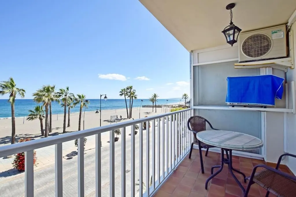 Primera Linea Con Vistas Al Mar Y Garaje Estepona Apartment
